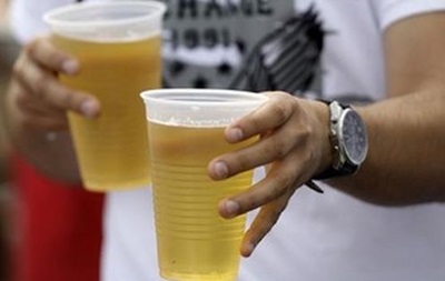 В Киеве будут штрафовать за пиво на улице