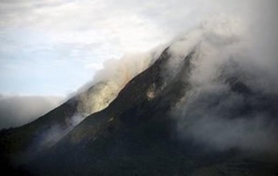 Вулкан на Камчатке выбросил шестикилометровый столб пепла