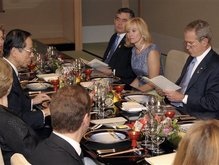 Медведев доволен едой на саммите G8