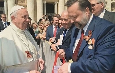 Ватикан виправдав Папу за георгіївську стрічку