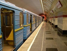 В киевском метро появятся новые полосы для слепых