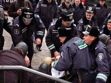 Милиция избила протестующих против застройки в центре Киева