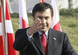 Саакашвили поблагодарил США за помощь в перевооружении Грузии