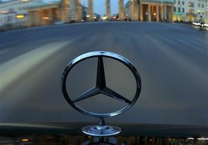 За полгода Mercedes продал рекордное количество авто, но обогнать BMW и Audi не смог