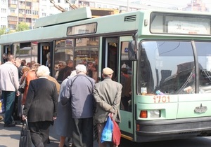 В Киеве составили схемы движения дополнительного общественного транспорта в поминальные дни
