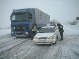 Дороги Украина - ГАИ ограничила движение транспорта в семи областях Украины