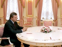 Янукович зовет всех за круглый стол