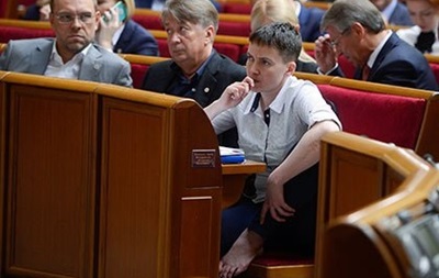 Савченко босоніж в Раді: реакція інтернету
