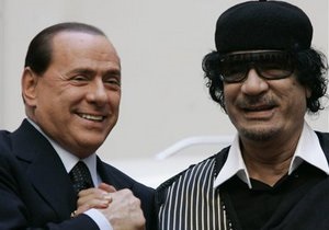 СМИ: Берлускони подбирал для Каддафи девушек из эскорт-служб