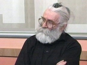 Караджич начал принимать пациентов в гаагской тюрьме