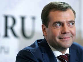 Медведев по утрам пачкает руки газетами и читает оппозиционные сайты