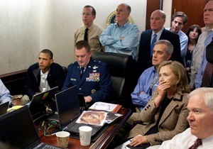 Клинтон объяснила, почему прикрыла рот рукой, когда следила за операцией по ликвидации бин Ладена