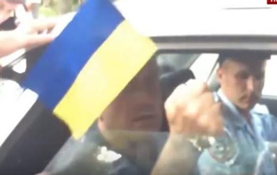 В Крыму задержали мужчину с украинским флагом