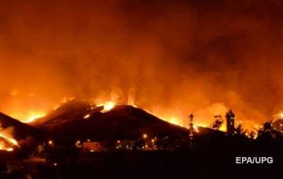 На юге Калифорнии разгорелся крупный пожар
