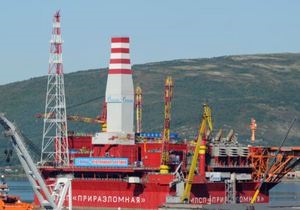 Число погибших при аварии на буровой платформе в Охотском море возросло до четырех