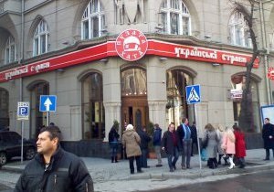 Во Львове двое сотрудниц ресторана Пузата Хата отравились на работе