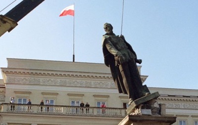 Польша решила перенести советские памятники в музей