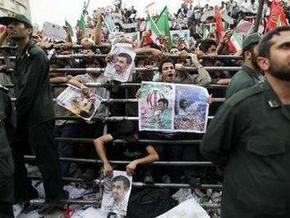 В столице Ирана прошел  марш единства  в поддержку Ахмадинежада