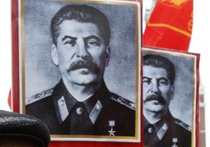 Российские правозащитники возмущены намерением властей Москвы установить портреты Сталина