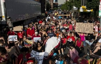 В США растет волна протестов против полиции