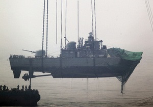 В корме затонувшего южнокорейского корабля обнаружили тела 32 моряков