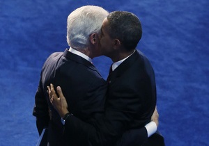 Фотогалерея: Обнять Билла. Обама заручился поддержкой бывшего главы государства
