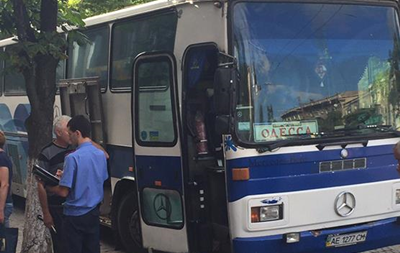 Полиция расследует разбойное нападение на автобус в Днепре
