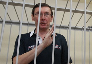 Суд отказал Луценко в отводе прокуроров и перенес заседание на 11 августа