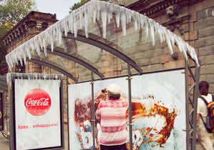 Coca-cola развесила в Москве сосульки