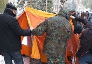 В Донецке 43 чернобыльца шестой день продолжают голодовку возле Пенсионного фонда