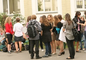 Корреспондент: Украинские школьники безнаказанно унижают и оскорбляют учителей