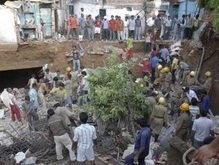 В столице Индии несколько домов ушли под землю