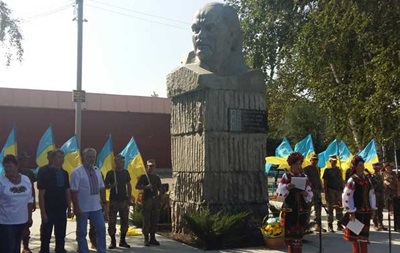 В Донецкой области открыли памятник Шевченко