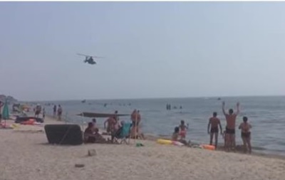 Над пляжем в Коблево полетали боевые Ми-24