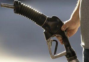 Эксперты заявили, что цена на бензин в Украине занижена
