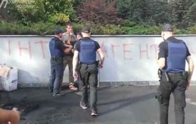 Задержание участников пикета под  Интером : видео