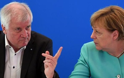 Премьер Баварии потребовал от Меркель сменить политический курс