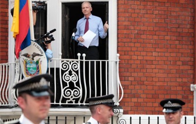 Засновник WikiLeaks погодився здатися США за умови звільнення Меннінг