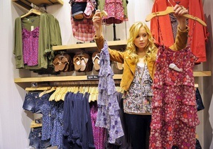 В лондонских магазинах одежды появятся зеркала с выходом в Twitter и Facebook