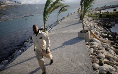 Мешканців Гаїті евакуюють через угаран  Метью 