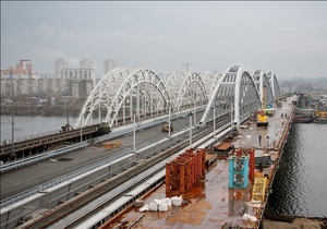 В Киеве открылось автомобильное движение по Дарницкому мосту