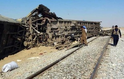 В Пакистане в поезде взорвалась бомба, есть жертвы
