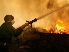 Власти планируют потушить пожар на иловых полях в Бортничах за три дня