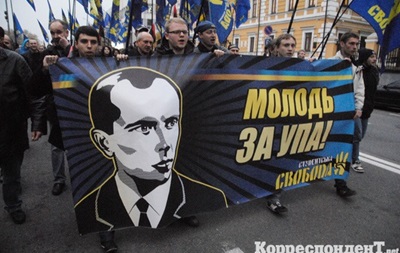 У Києві проходить марш слави Героїв