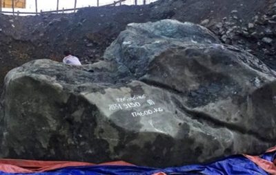 У М янмі знайшли нефритову брилу вагою 175 тонн