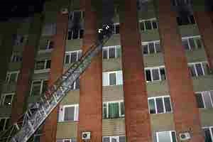 Пожарные эвакуировали 110 человек из горящего общежития в Полтаве