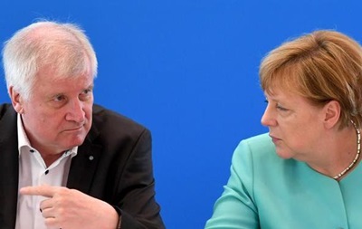 Меркель не пригласили на съезд братской партии