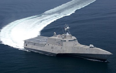 Военный корабль США получил пробоину при прохождении Панамского канала