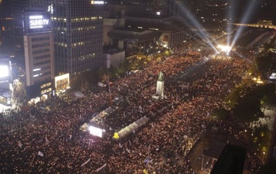 Тысячи протестующих требуют отставки президента Южной Кореи