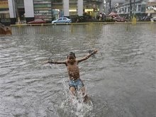 Жертвами тайфуна на Филиппинах стали 229 человек, 700 пропали без вести